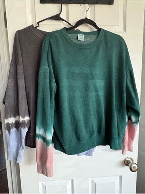 Pink VS crew neck sweatshirts 2x (small)